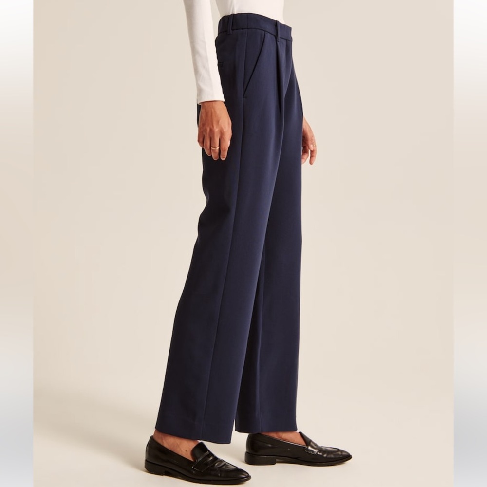 Abercrombie Tailored Relaxed Straight Pant. Black. NWT